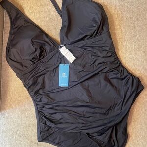 CUPSHE Black Plunging V slim sculpt One Piece 1X